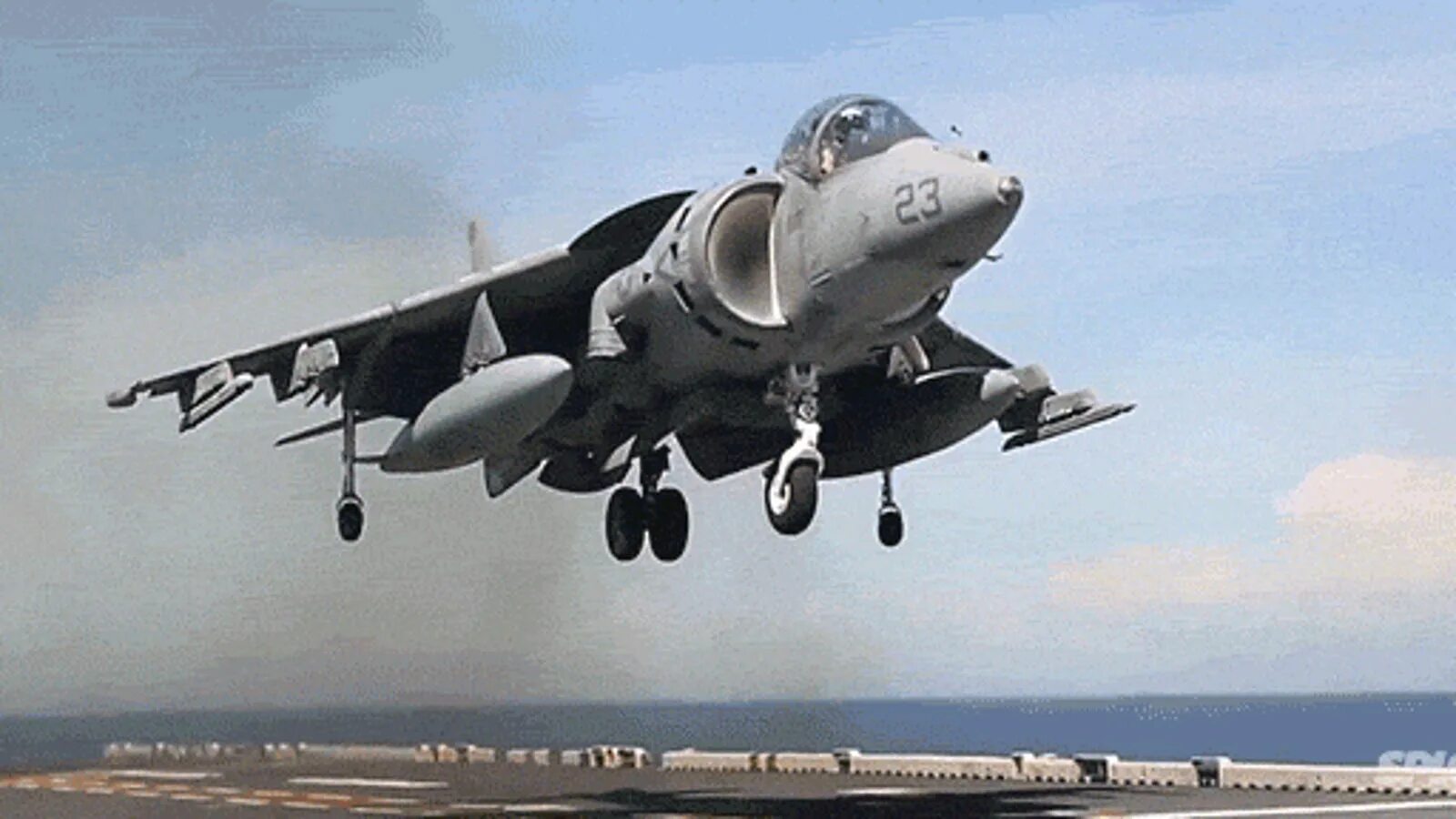 Самолеты машут крыльями. Harrier Jump Jet. Av-8b Штурмовик. Харриер 2 самолет вертикального взлета. Самолет gif.