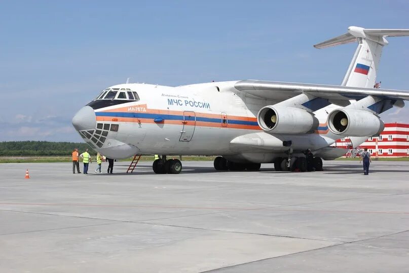 Самолёт ил-76 мчс. 777 мчс. 777 мчс. Техника мчс. Самолёт ил-76 фото.