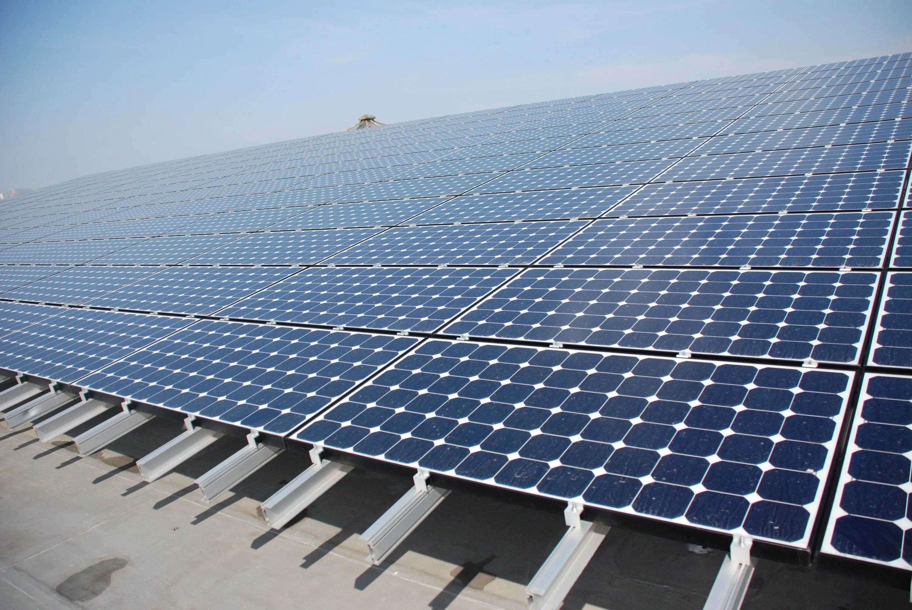 220 солнечные батареи купить. Avelar Солар. Солнечные панели Саудовской Аравии. Энергия солнечных батарей. Солнечные батареи от Солар Руф.
