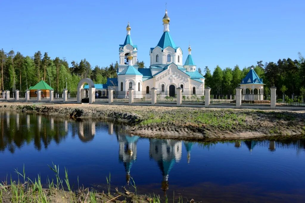 Погода в гусь хрустальном владимирской области. Храм в Гусь Хрустальном. Гусь-Хрустальный Свято-Троицкий монастырь. Никольский храм Гусь Хрустальный.