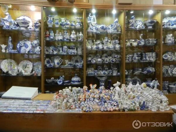 Магазины часов кисловодск. Кисловодский фарфор – феникс кисловодск. фарфоровый завод феникс кисловодск. кисловодский фарфор магазин в кисловодске. сувенирная фабрика кисловодск.