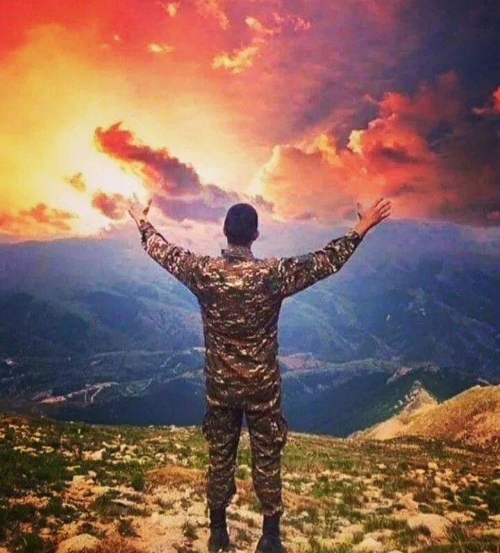 Армянский со. Девушка с флагом армении. Армянский флаг hd. Девушкамсмармянским флагом. Нораванк лестница.