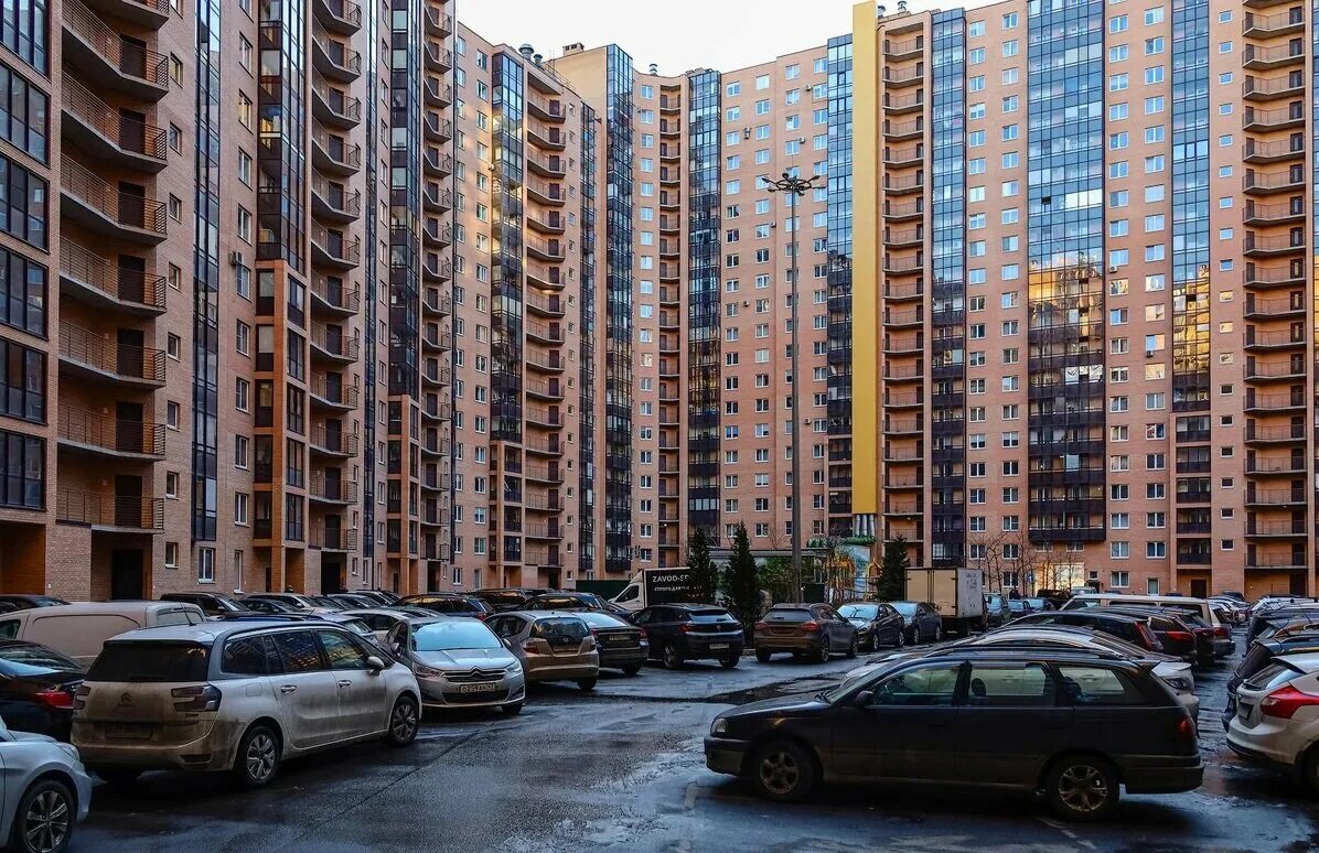 Оккервиль санкт-петербург жк. Спб человейник самый большой кудрово. Областная дом 1 кудрово. Жк мервинский. Кудрово человейник дом.