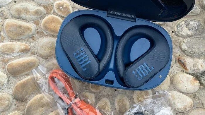 Endurance run. Jbl endurance peak 3. jbl endurance peak ii. jbl endurance peak (oem). кейс jbl endeance peack 2 изнутри.