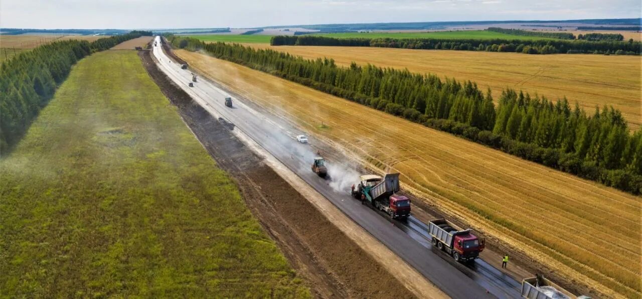 Плохое содержание дорог. Автомобильные дороги. Трасса. Трассы России. Строительство трассы.