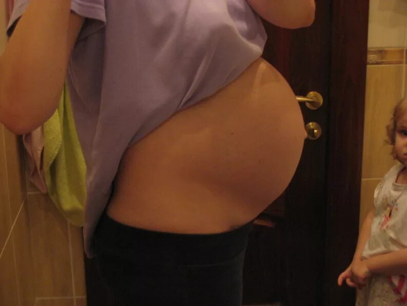 Каменеет живот при беременности. 39 Недель беременности каменеет живот. Каменеет живот на 32 неделе беременности. Каменеет живот на 26 неделе. Беременность 40 недель каменеет