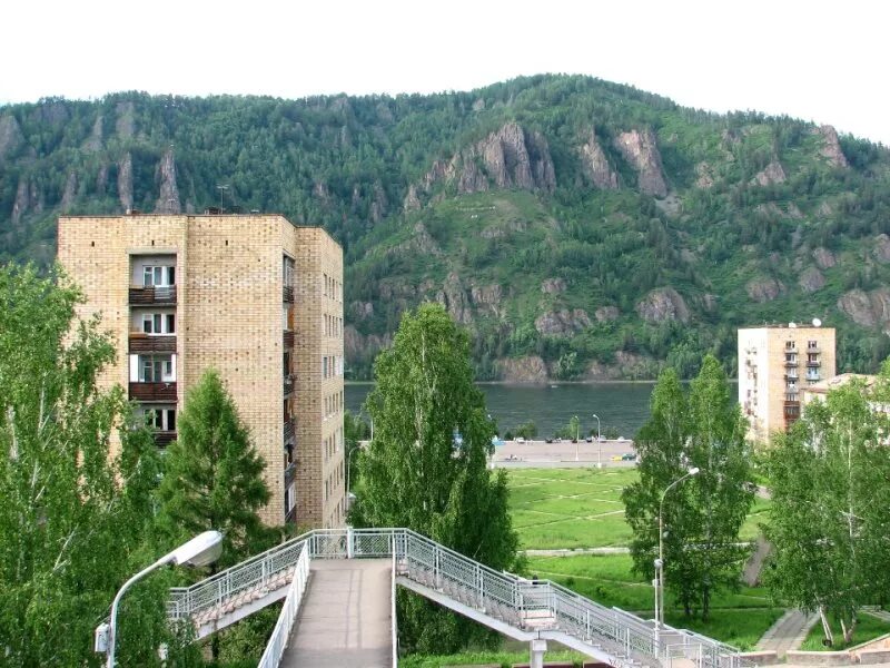 Дивногорский городской красноярского края. Дивногорск Красноярский край. Дивноморск Красноярский край. Дивногорск центр города. Дивногорск Красноярский край гора.