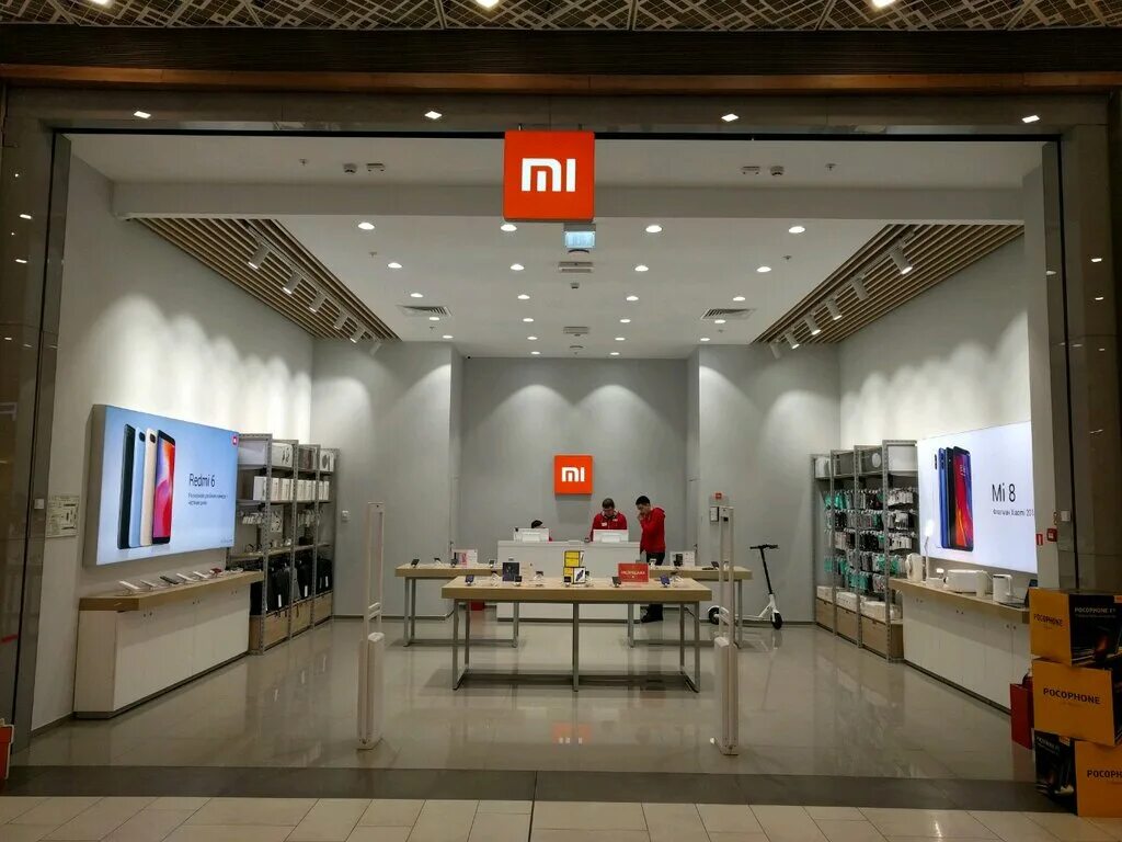Магазин xiaomi в рязани. Магазин xiaomi в екатеринбурге. Небольшой магазин электроники. Магазин xiaomi екатеринбург. Каширская плаза xiaomi.
