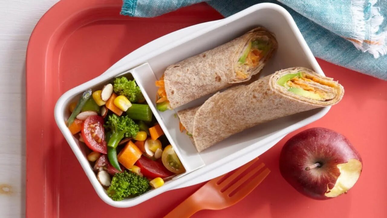 Обед в ланч боксе. Ланч в американской школе. Lunch box delicious lunch. Флай де ланч. Бизнес ланч в боксе.