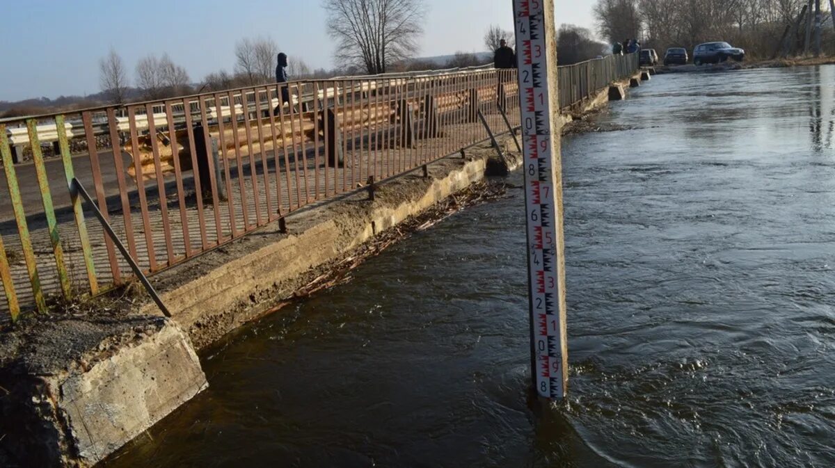 Реечный водомерный пост. Разлив на Дону 2022 Воронежская область. Разлив на реке Воронеж. Река Воронеж Рамонь.