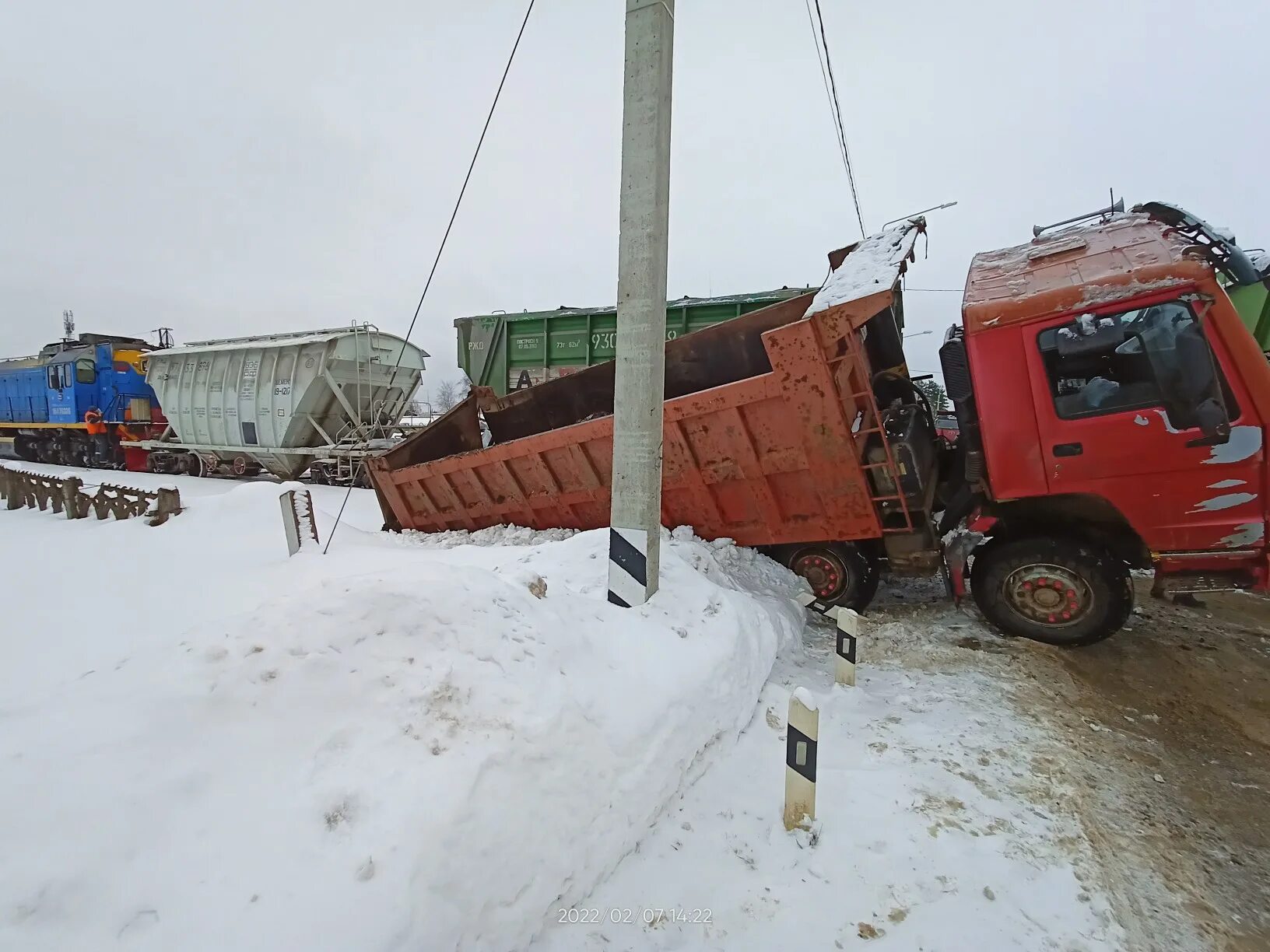 Howo 371 самосвал. Работа для самосвалов в твери. Водитель самосвала тверь. Яма в песке. Тверской самосвал.