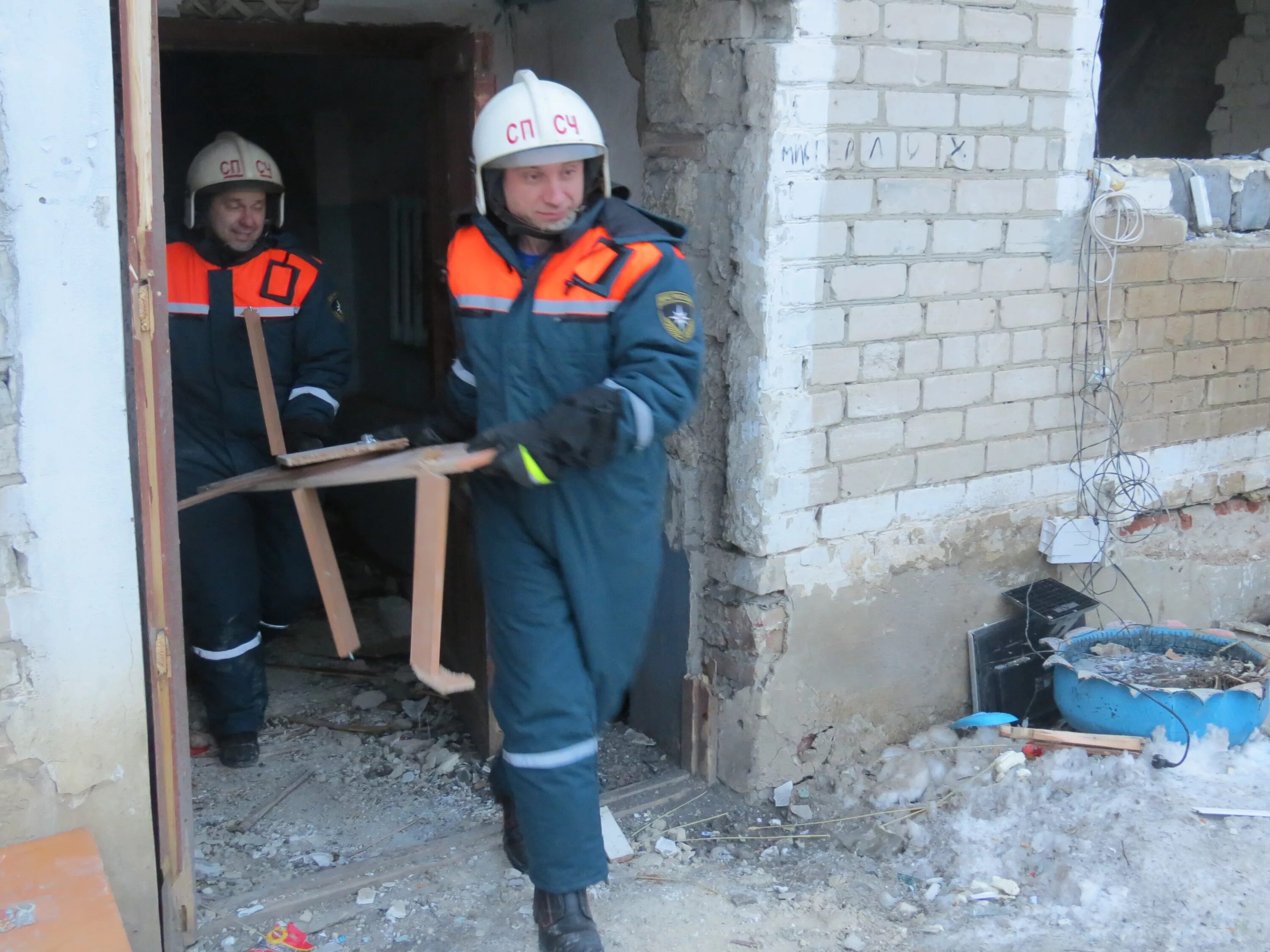 Пожар в Позарихе сегодня. Сгорел дом в Позарихе. Уничтожение имущества по неосторожности. Повреждение имущества по неосторожности картинки.