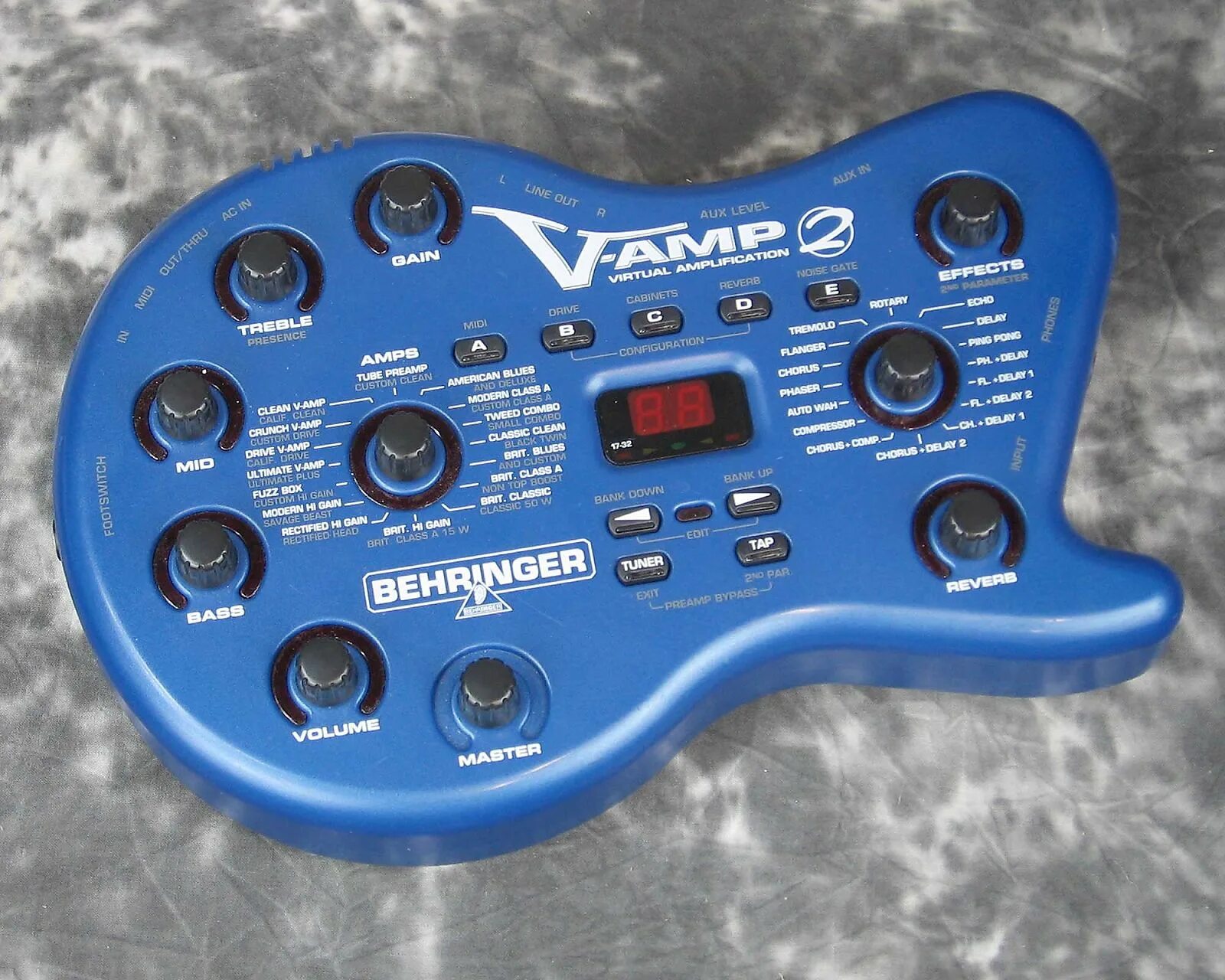 V amp 2. Гитарный процессор эффектов. Гитарный процессор беренджер синий. V amp 2. V amp 2.