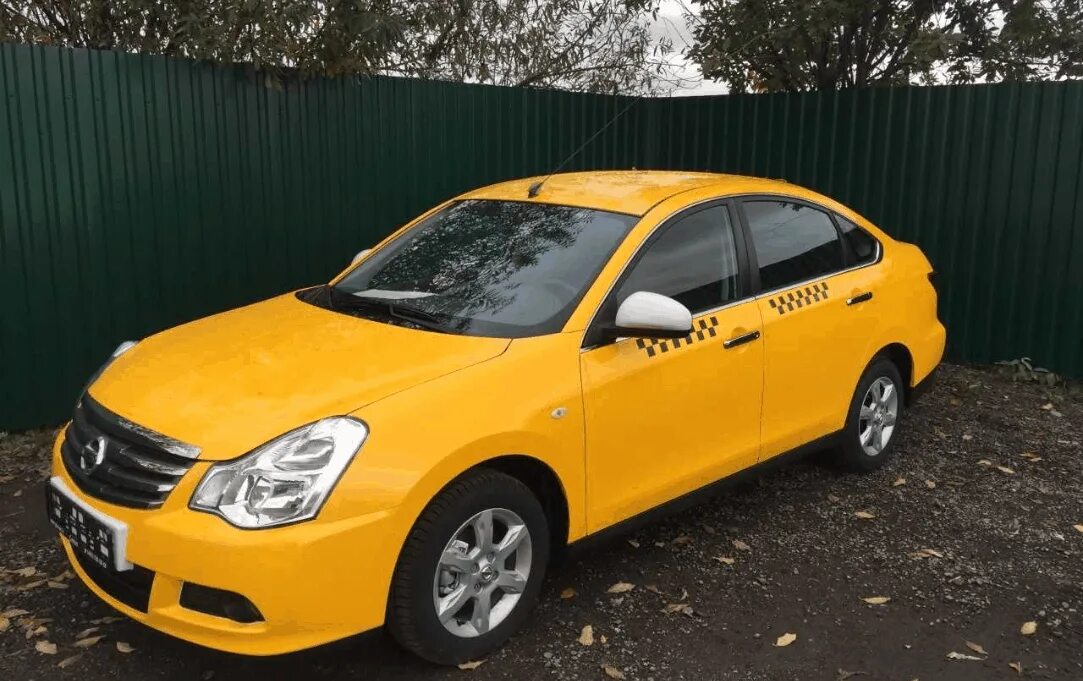 Всего 15 такси 6 желтых. Жёлтая Ниссан Альмера g15. Nissan Almera 2017 желтый. Ниссан Альмера g15 такси. Nissan Almera 2016 жёлтая.