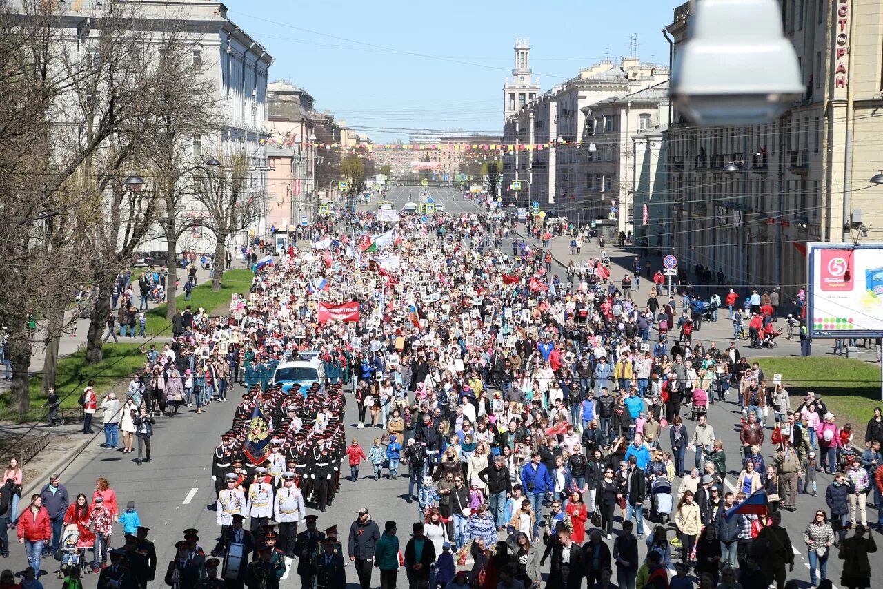 5 мая спб. 9 Мая СПБ. Парад в Санкт Петербурге. Кировская площадь Санкт-Петербург 9 мая. Парад победителей.