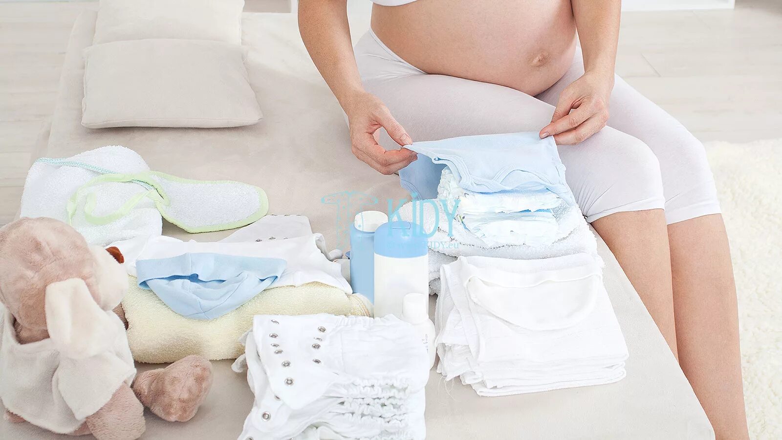 Какую одежду на роды. Подготовка к рождению ребенка. Вещи для беременных. Сборы в роддом. Вещи для новорожденных в роддом.