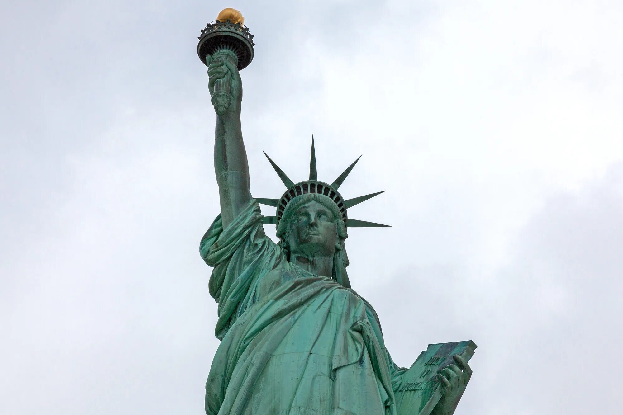 Statue of library. Statue of liberty inside. статуя свободы скрижаль. statue of liberty bronze. статуя свободы в россии.