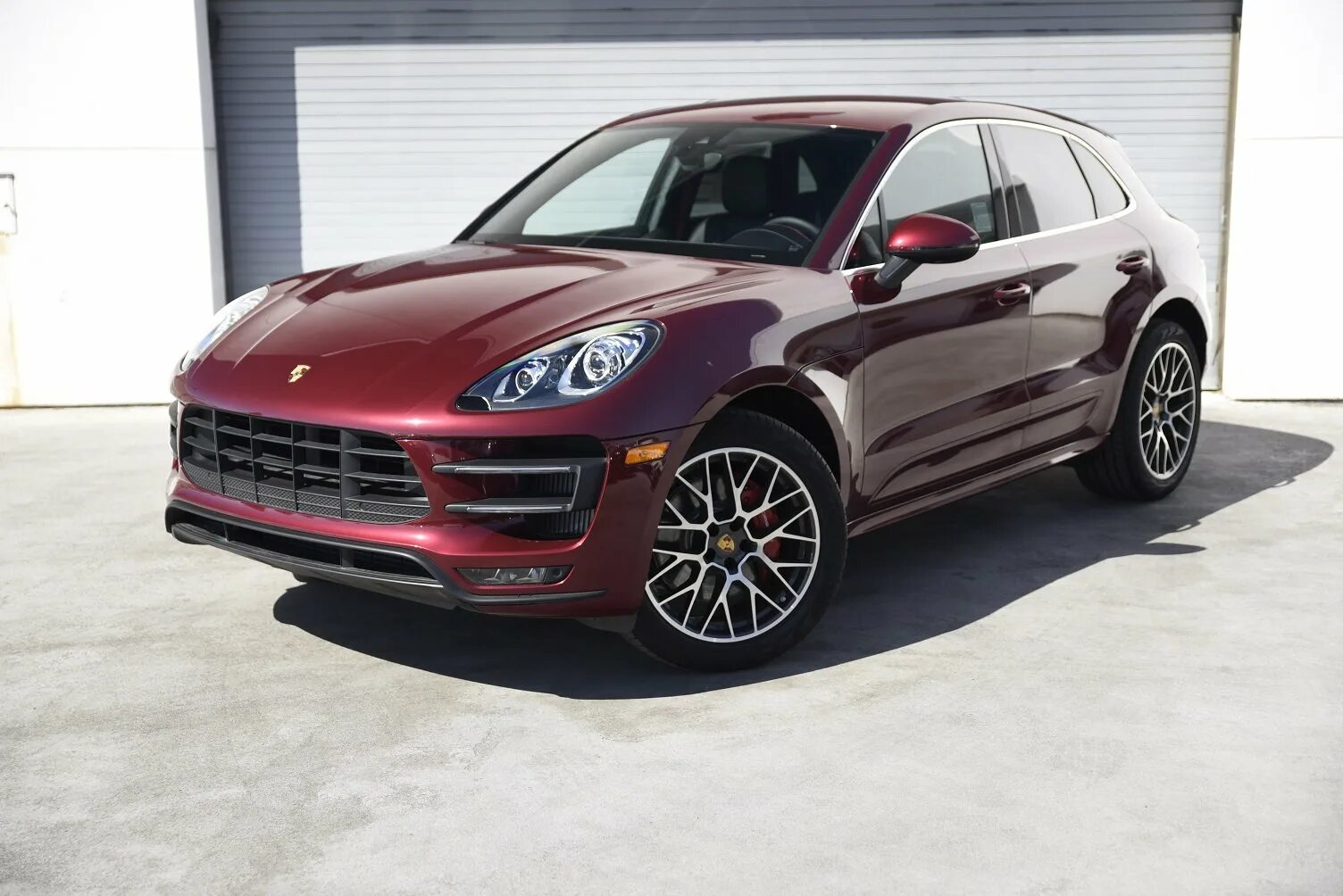 Включи macan s. Порше Макан турбо. Порше Макан цвета кузова. Porsche Macan цвета. Porsche Macan Red.