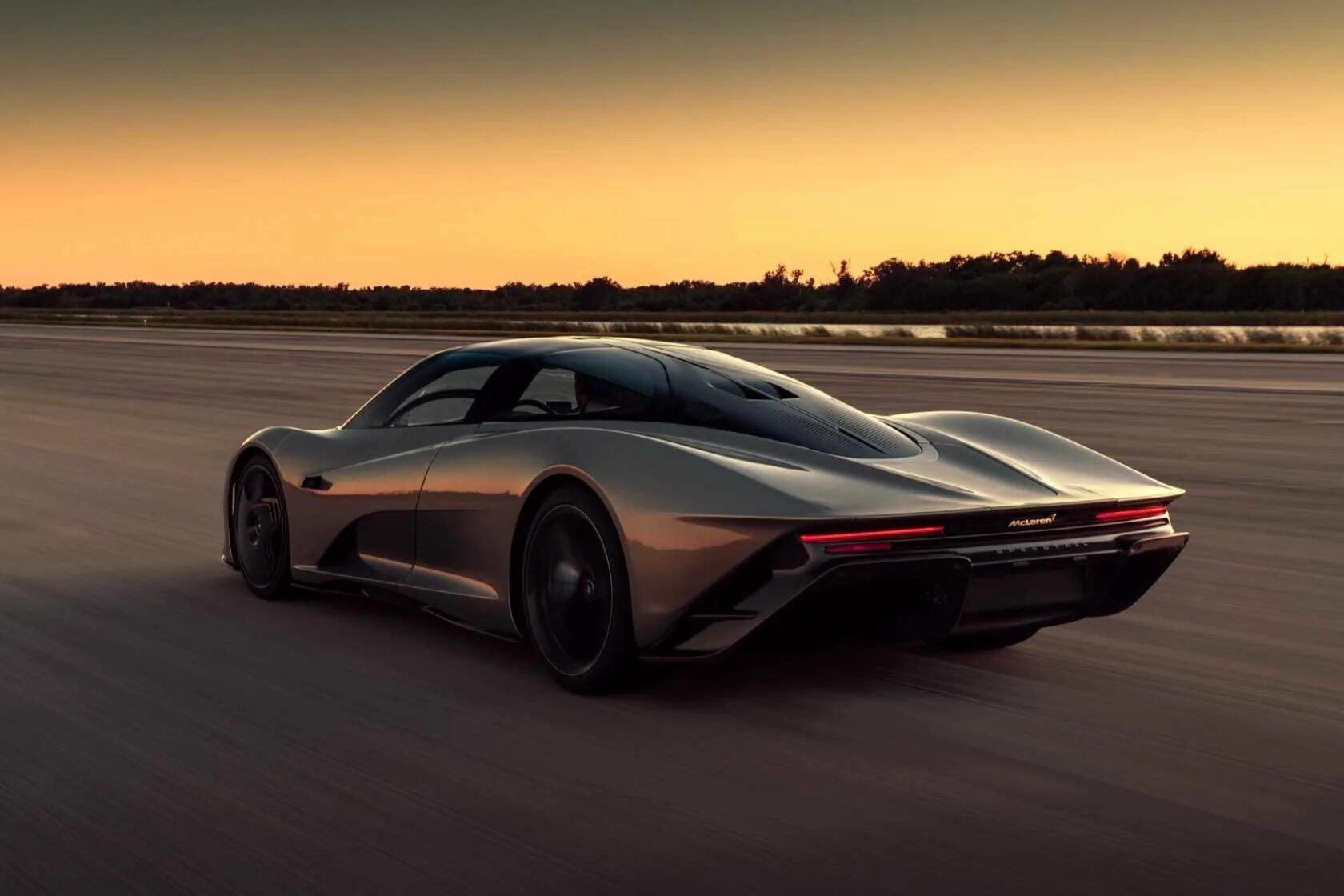 Макларен гиперкар. Макларен Speedtail. Макларен 2020 Speedtail. Гиперкар Макларен 2020. Быстрые спортивные машины