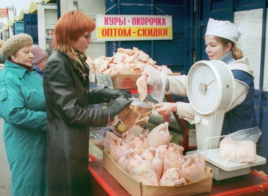 Ножки буша гуманитарная помощь. 90 ножки буша. Американские окорочка в 90. 90 ножки буша. Очередь за ножками буша.