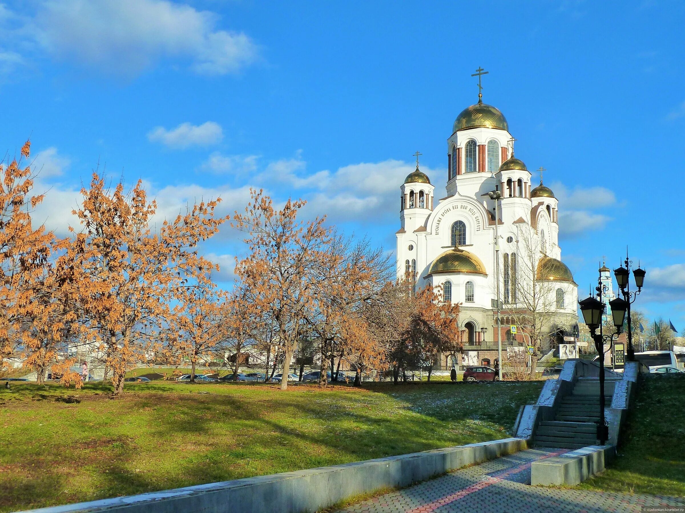 Храм на крови екатеринбург. Храм памятник на крови екатеринбург. Церковь спаса на крови екатеринбург. Храм романовых в екатеринбурге. Храм романовых в екатеринбурге.