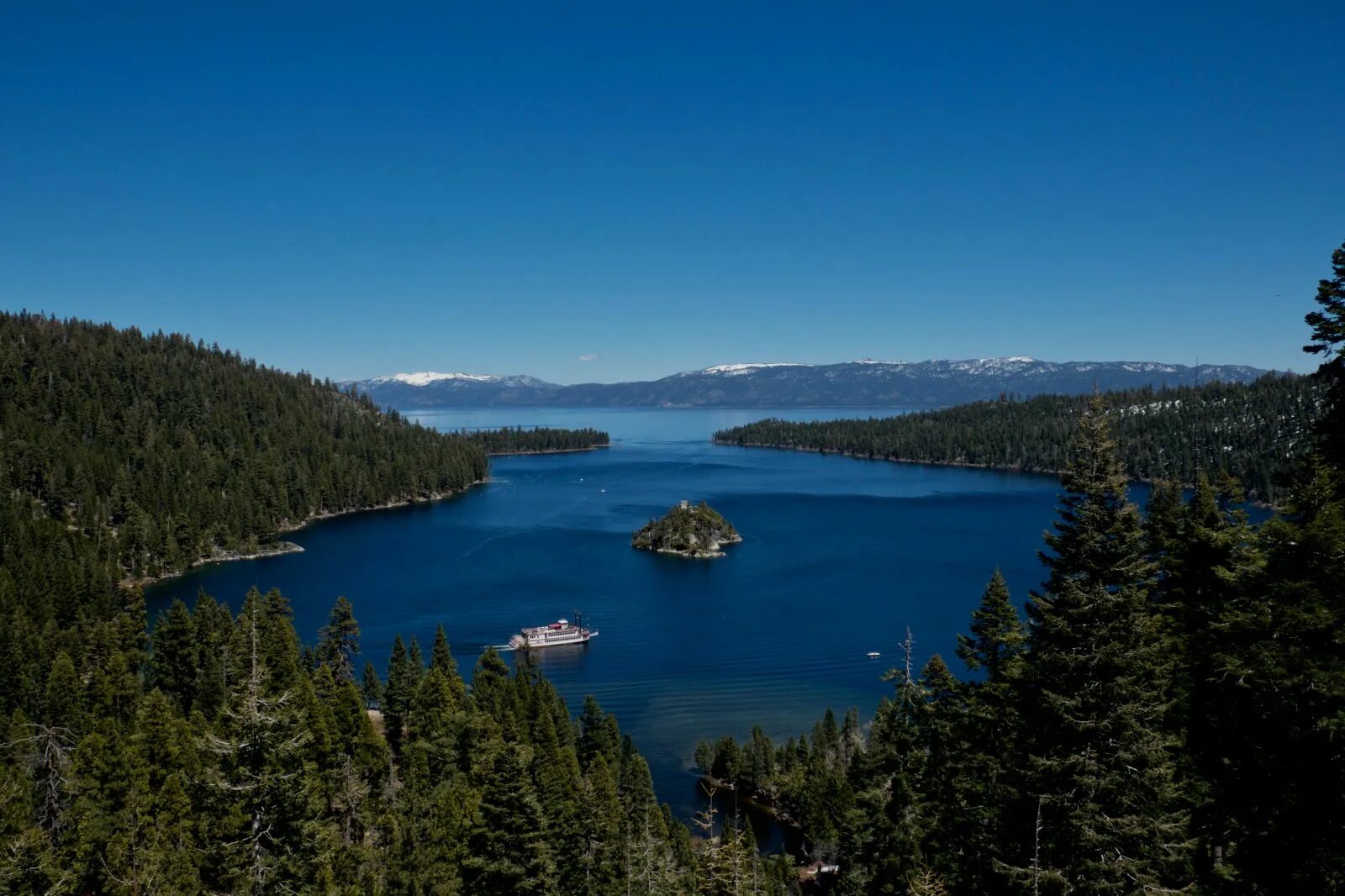 Просмотреть фотографии. Озеро Тахо Сакраменто. Озеро Тахо лето. Lake Tahoe хоккею. Факты о озере Тахо.