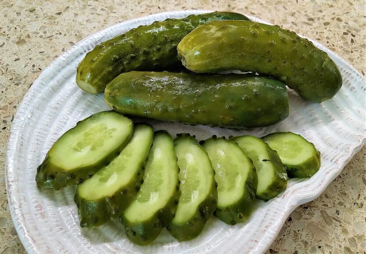 Малосольные огурцы 1 литр. Огурцы горячий способ. Огурцы закатка. Огурцы на зиму с эстрагоном. Малосольные огурцы горячим способом в кастрюле.