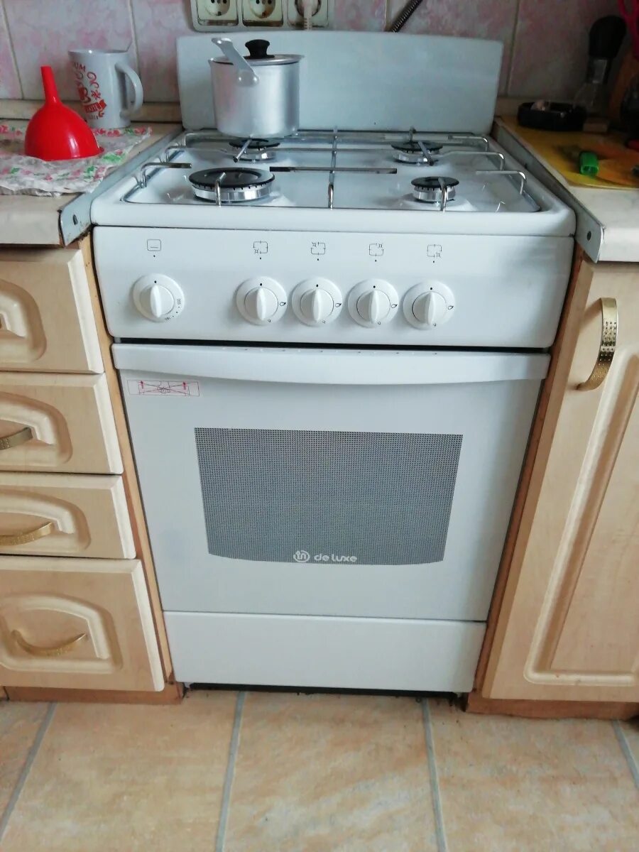 Плиты делюкс отзывы. 23г(кр) чр. Газовая плита de luxe 5040. 38г (щ) (белый). Электрическая плита deluxe 506004.