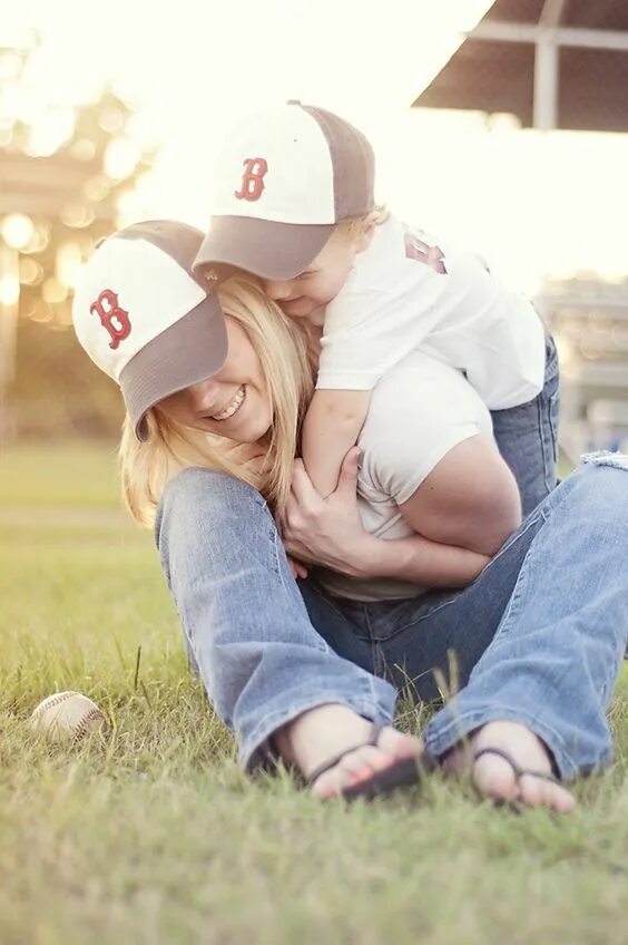 Связанные мамочки caption. Летняя сага дебби. Kids tg captions russian. Mom and son tg. Мать и сын тг.