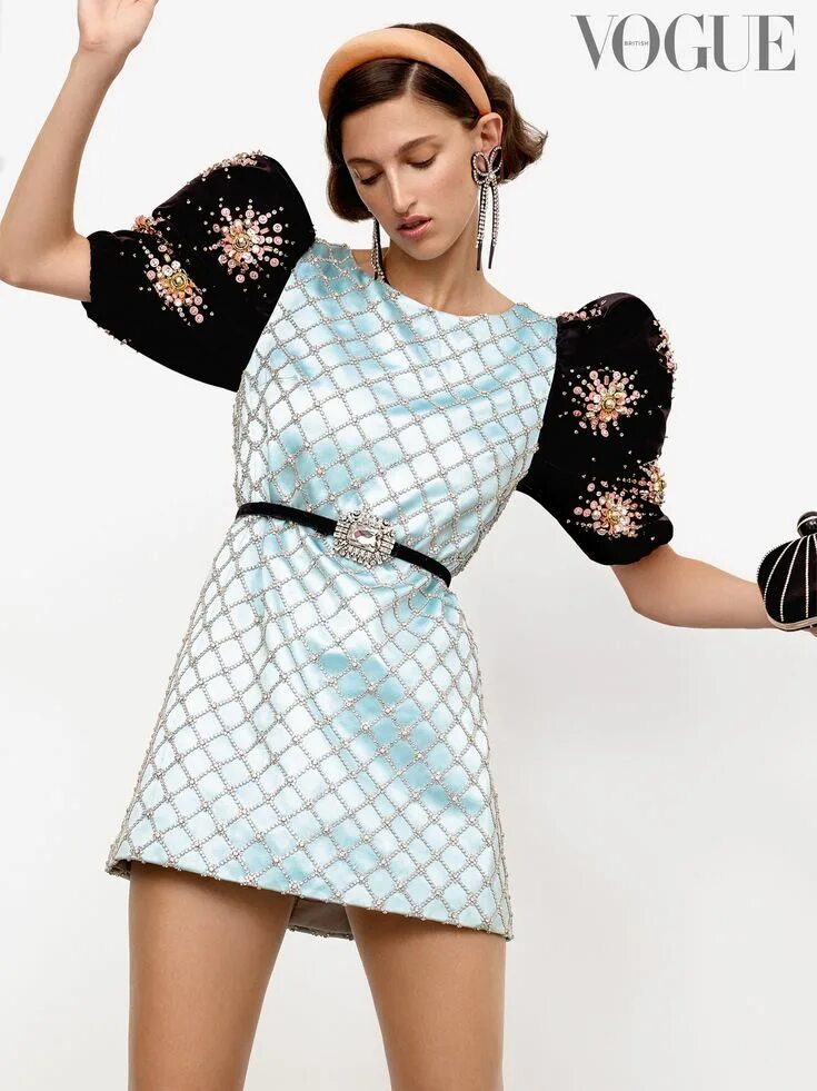 Puff-sleeved dress. Кэндис свейнпол в красном платье. Mrs style book. Модные картинки. Платье поплин длинные.