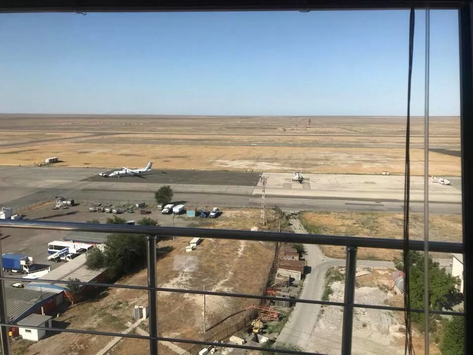 Самолет авиакомпании Qaqaq Air экстренно сел в Атырау