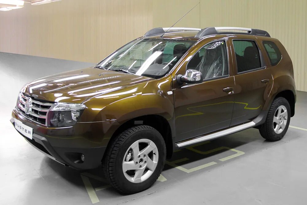 Renault duster года выпуска. Рено Дастер 4х4. Рено Дастер полный привод. Дастер Рено полный привод 2015. Renault Duster в автосалоне.