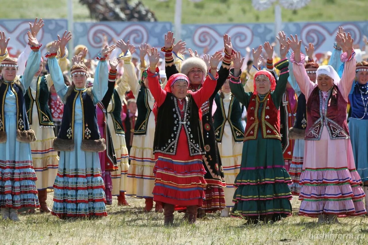 Башкиры. Национальный костюм Башкиров Южного Урала. Народы Урала башкиры. Национальный костюм башкир культура Башкортостана. Башкиры на Южном Урале.