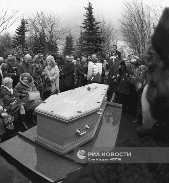 Перезахоронение Шаляпина на Новодевичьем кладбище. Похороны Федора Шаляпина. Похороны Шаляпина в Париже, 1938 год. Прощание федора