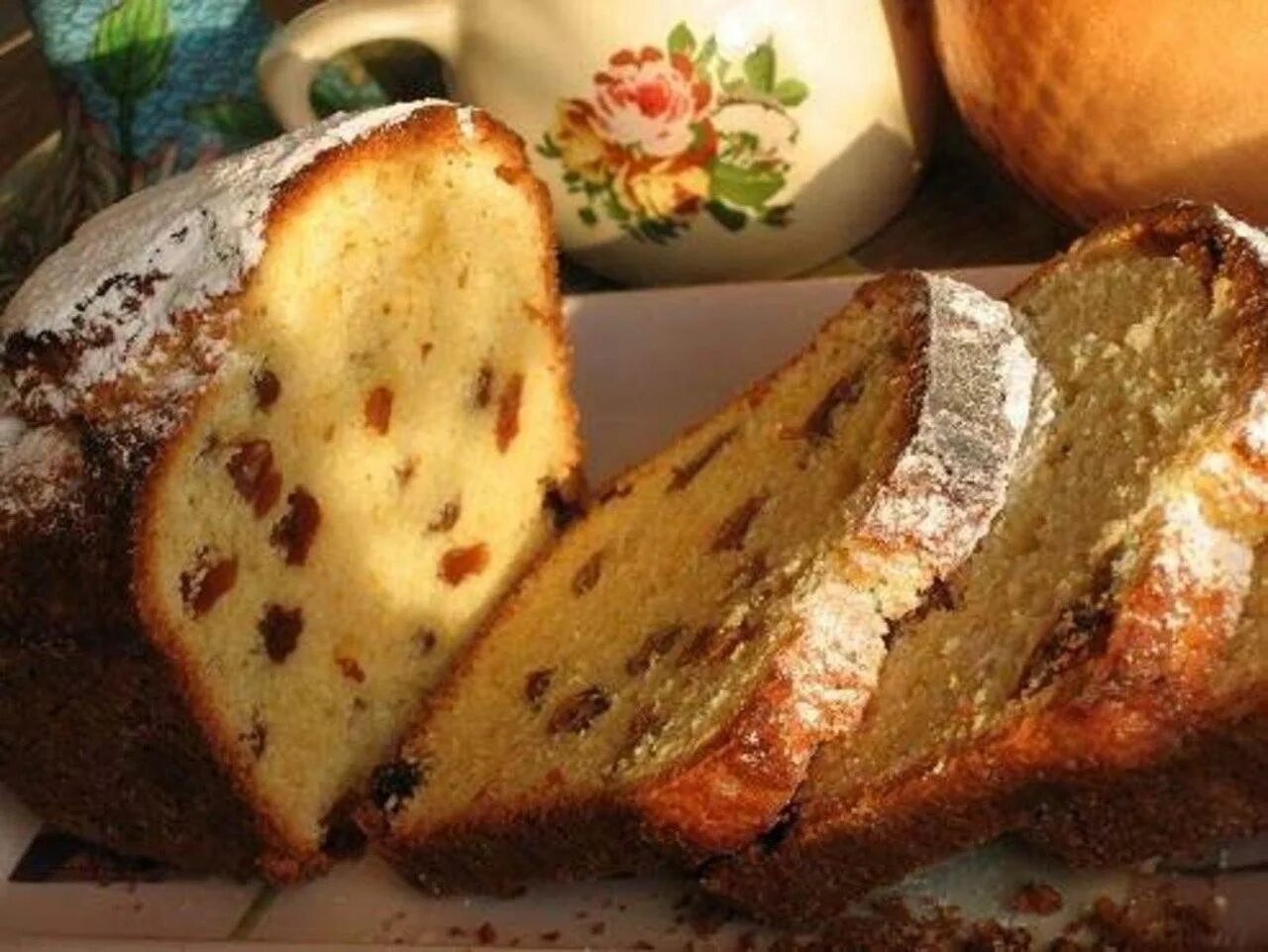 Кекс вкусный и быстрый рецепт в духовке. Пирог на кефире. кекс на кефире с изюмом в духовке. пирог кекс на кефире. пирог на кефире с изюмом.