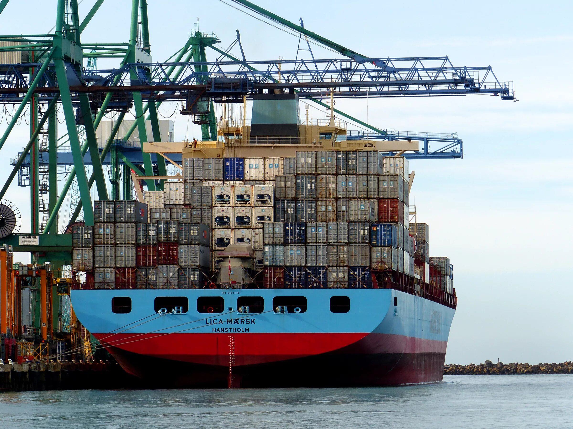 Восточный порт станция разгрузки угля. Зачистка корпуса судна. Пескоструйная очистка корпуса судна. Ооо порт высоцкий. Морской нефтеналивной порт приморск.