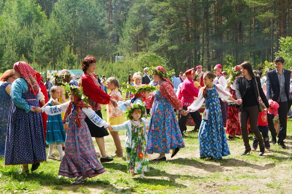 Русский майский праздник. Народное гуляние. Фольклорный праздник. Русские народные гуляния. Народные гуляния летом.