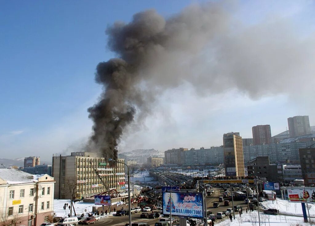 Пожар на гоголя. Пожар в ПРОМСТРОЙНИИПРОЕКТ Владивосток. Пожар банк Владивосток 2006. ПРОМСТРОЙНИИПРОЕКТ Владивосток. Пожар в Сбербанке Владивосток 2006.