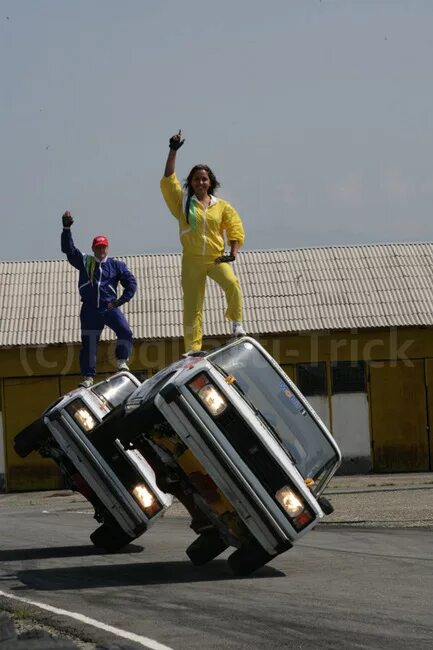 Каскадер на машине. Отец каскадер. Сергей кочерга шоу каскадеров. Илья гриценко шоу каскадеров. Отец каскадер.
