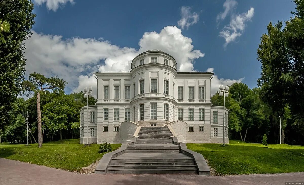 Богородицкий дворец музей. Дворец графа Бобринского в Богородицке. Тула Богородицкий дворец-музей. Дворец музей Бобринских в Богородицке. Богородицк дворец-музей графов.