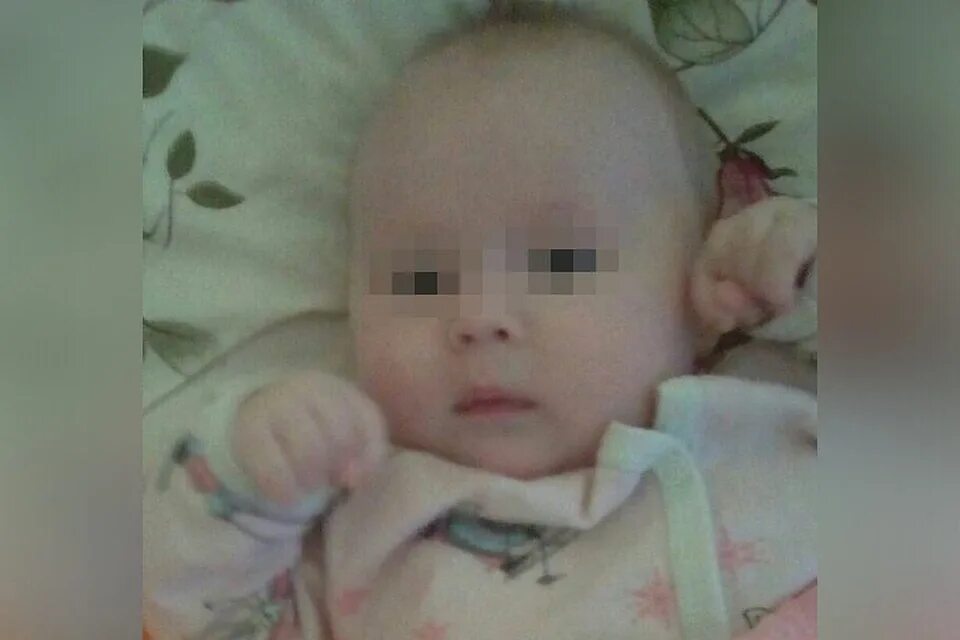 Женщина выкинула ребенка. Девочка выкинула в окно младенца. Фото двухлетних девочек двухлетних детей. Фото мама выкинула ребенка.