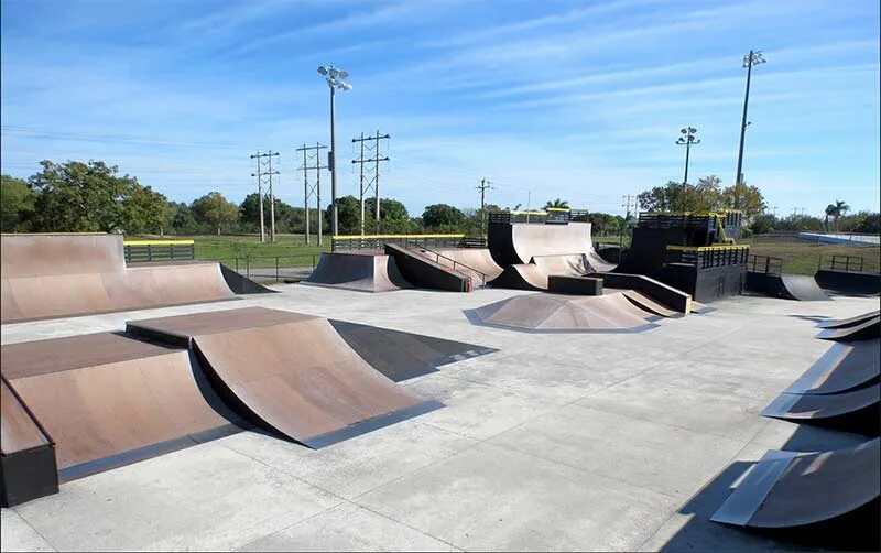 Скейт парк в орехово зуево. Скейт парк крылатское. Шанхай smp skatepark. Скейт парк сосенки. Бетонный скейт-парк волжский.