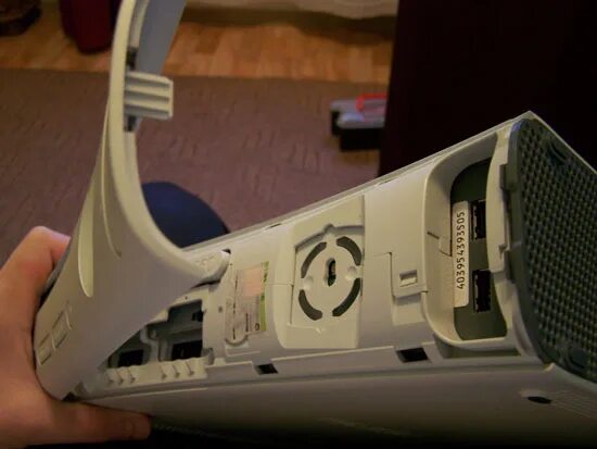 Xbox 360e зелёная лампочка. Xbox 360 как извлечь диск. Xbox 360 не открывается дисковод. Как открыть лоток xbox 360 вручную. Дисковод xbox 360.