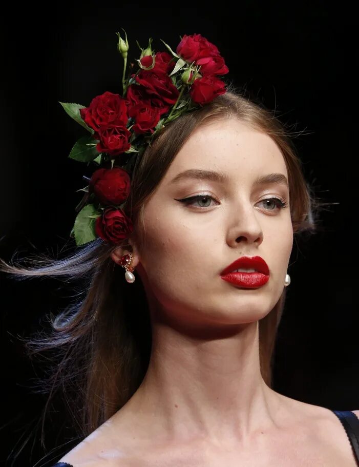 Аксессуары 2018. Макияж Dolce Gabbana 2022-2023. Макияж Дольче Габбана 2020. Макияж в стиле Дольче Габбана 2023. Макияж Дольче Габбана 2022.