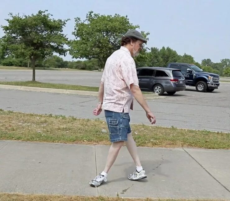 Правила безопасности в гололед. Ходьба спиной вперед. Ходьба. Идти спиной вперед. Ходить назад.