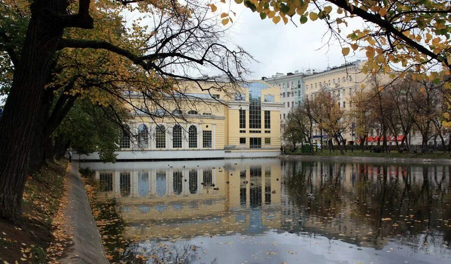 Как назывались чистые пруды. Чистые пруды улица. парк чистые пруды москва. парк патриаршие пруды москва. чистые пруды москва москва.