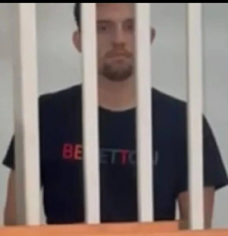 Мужчина в наручниках. Иркутска. Разыскивается за убийство. Курносенков неоднократно судимый. Карманники екатеринбурга.