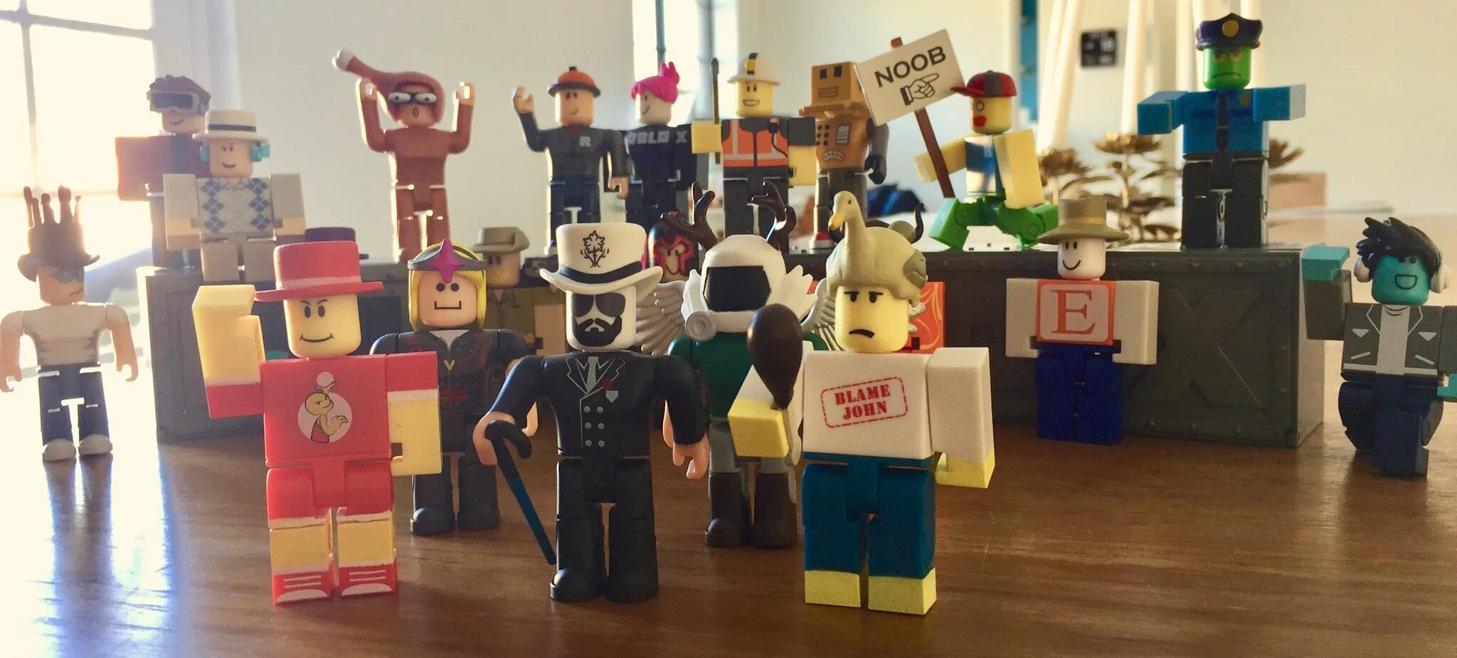 Коробки из роблокса. Фото роблокс. Человек из роблокса. Как сделать человечка роблокс. Как сделать человечка роблокс.