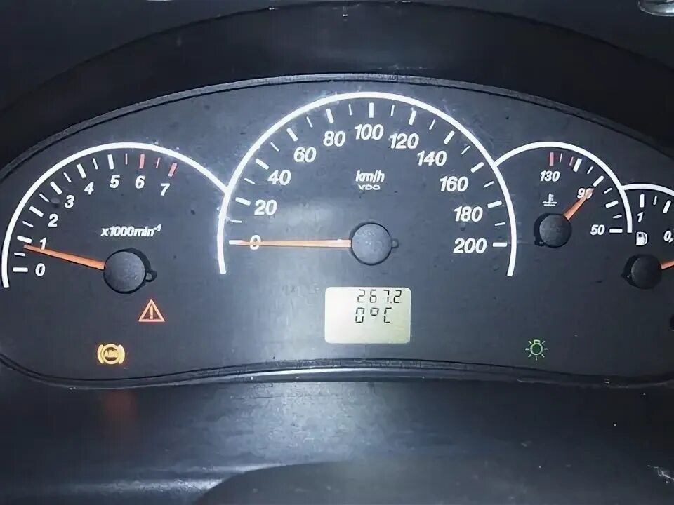 На приоре горит треугольник