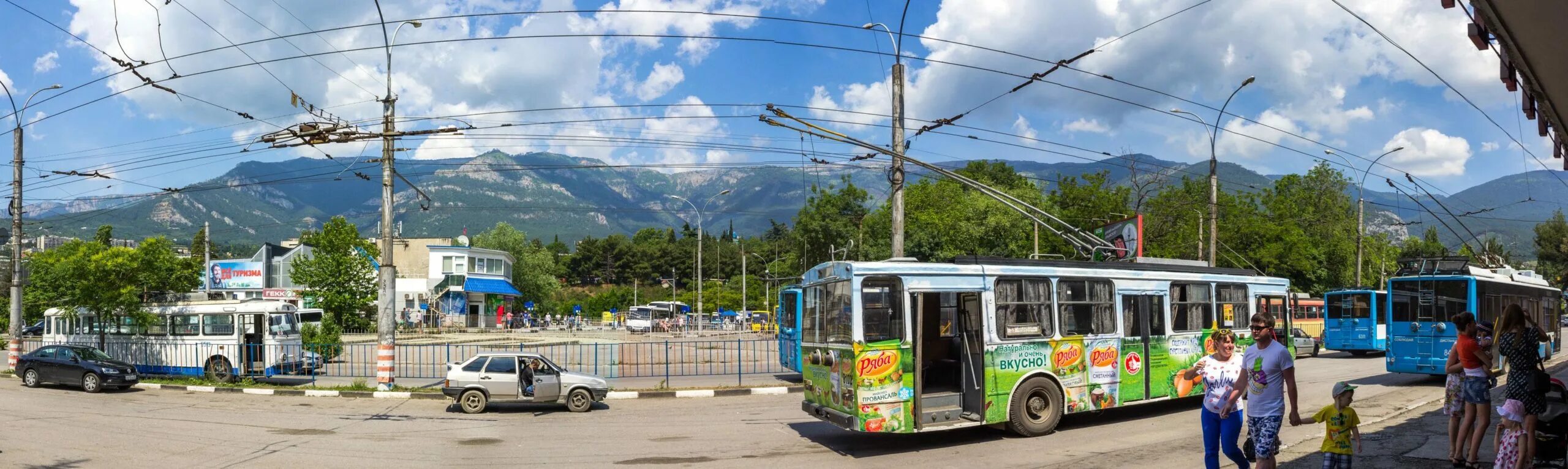 Ялта троллейбус 52 Ялта Симферополь. Троллейбус 52 Симферополь Ялта. Троллейбус 52 Алушта. Троллейбус Симферополь Ялта.